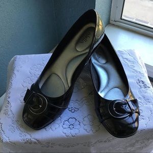 Women’s 8.5 Shiny Black Flats